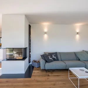 https://design-ferienhaus-195qm.com-bavaria.com